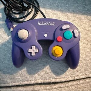 Nintendo GameCube Controller in Purple (1)
